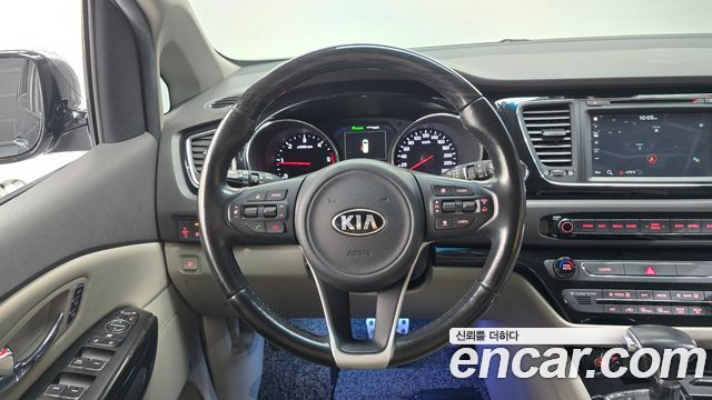 Kia Canival 2018 — photo 18
