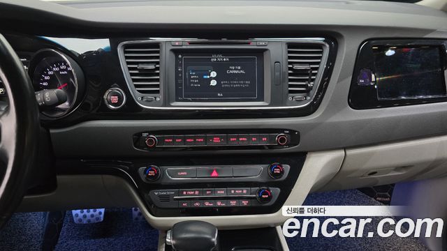 Kia Canival 2018 — photo 19