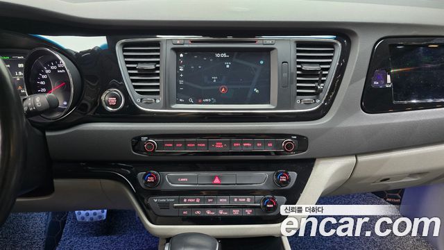 Kia Canival 2018 — photo 21