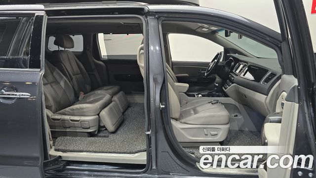 Kia Canival 2018 — photo 16