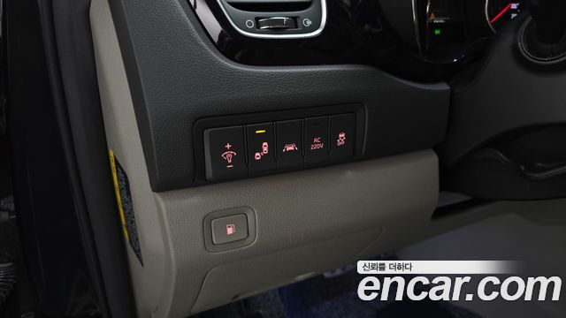 Kia Canival 2018 — photo 28
