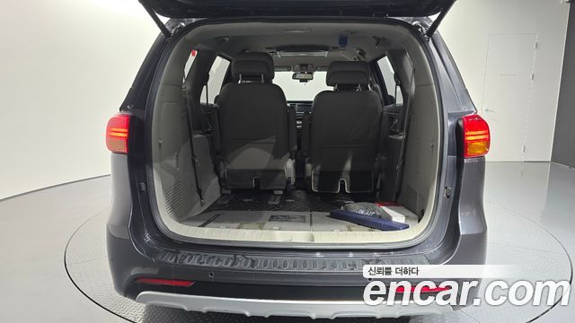 Kia Canival 2018 — photo 36
