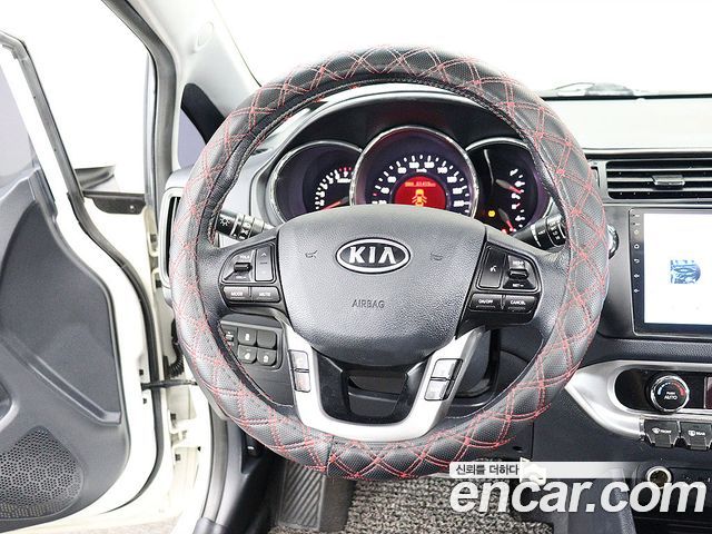 Kia pride 2012 — photo 6