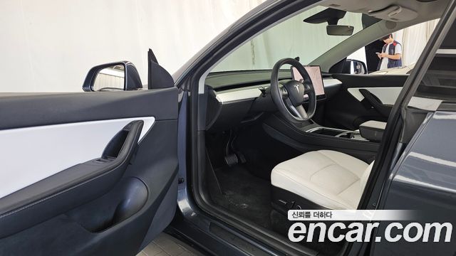 Tesla Model Y 2022 — photo 10
