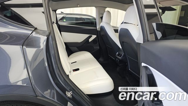 Tesla Model Y 2022 — photo 12