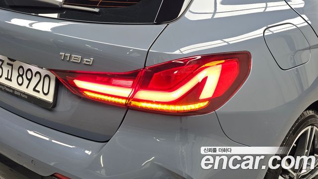 BMW 1-Series 2021 — photo 9