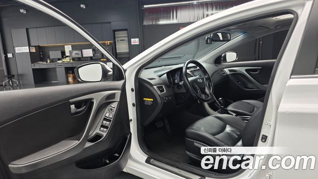 Hyundai AVANTE 2014 — photo 13