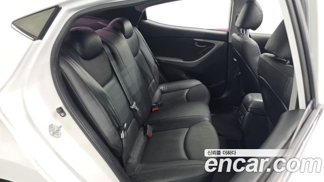 Hyundai AVANTE 2014 — photo 17