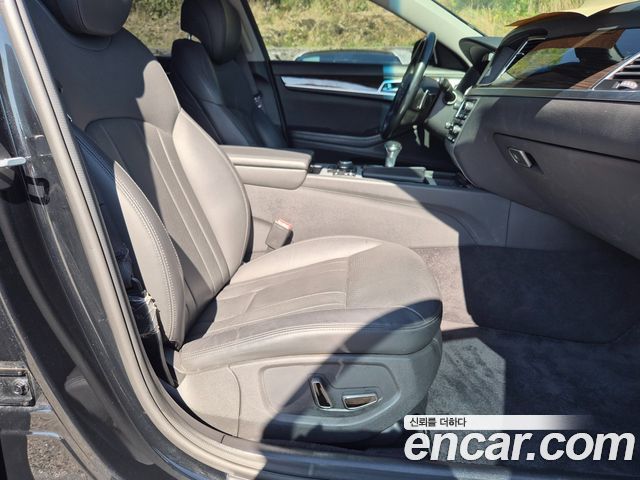Genesis G80 2017 — photo 17