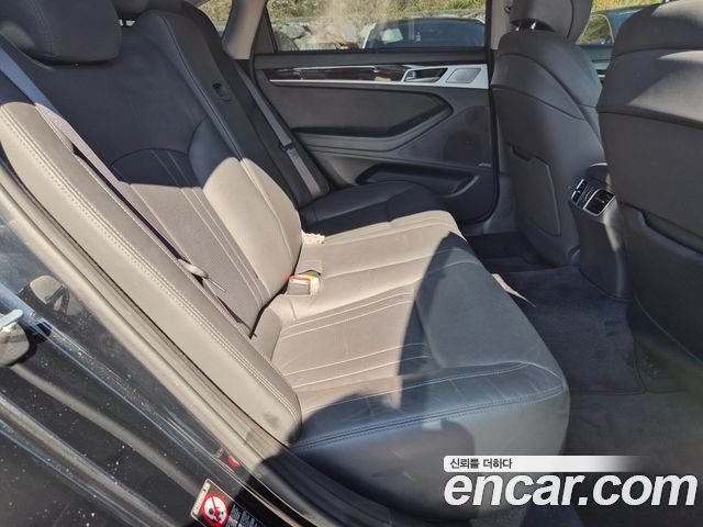 Genesis G80 2017 — photo 18