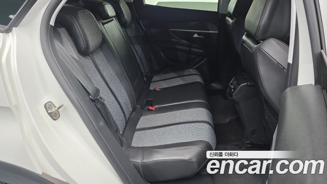 Peugeot 3008 2018 — photo 12