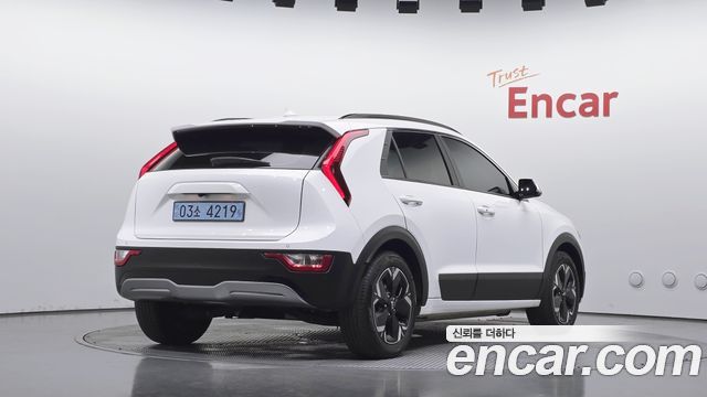 Kia Niro 2023 — photo 2