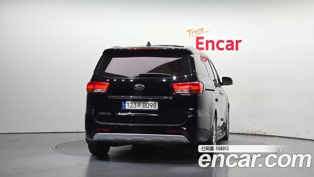 Kia Canival 2016 — photo 4