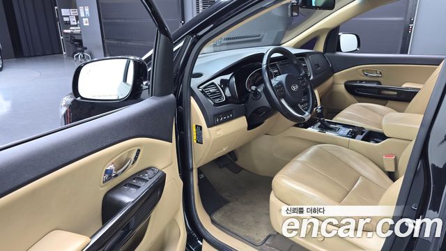Kia Canival 2016 — photo 10