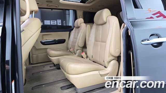 Kia Canival 2016 — photo 11