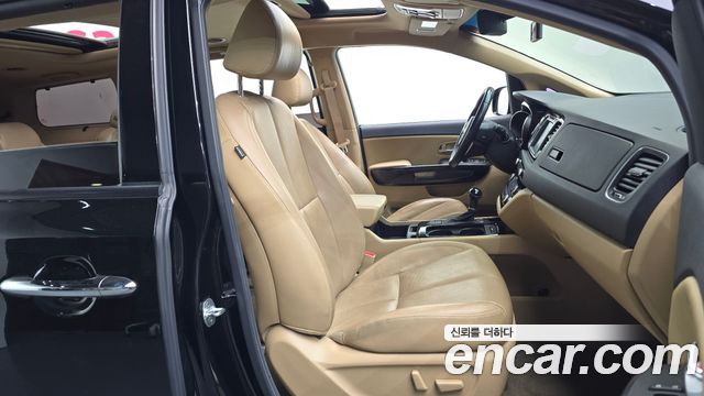 Kia Canival 2016 — photo 12