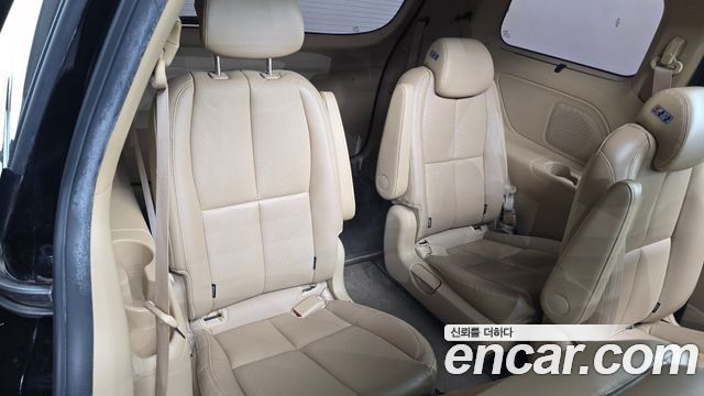 Kia Canival 2016 — photo 13