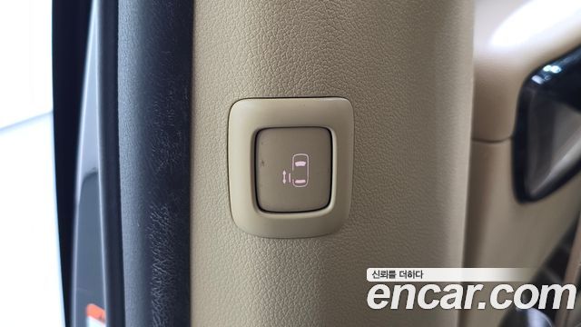 Kia Canival 2016 — photo 18
