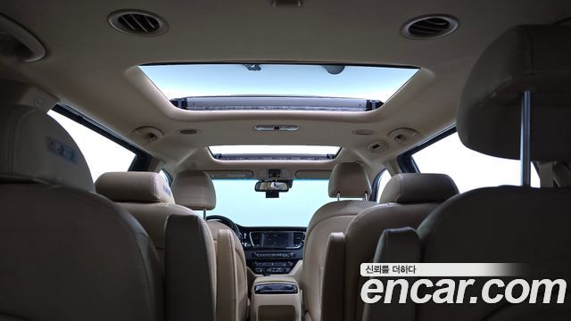 Kia Canival 2016 — photo 20