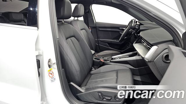 Audi A3 2023 — photo 17