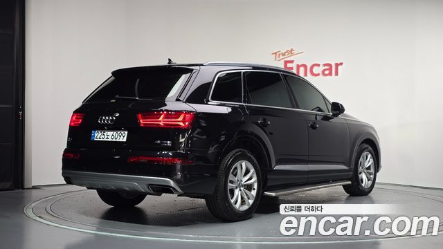 Audi Q7 2019 — photo 2