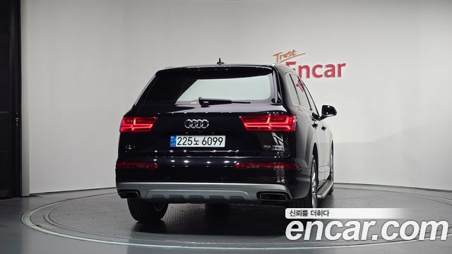 Audi Q7 2019 — photo 4