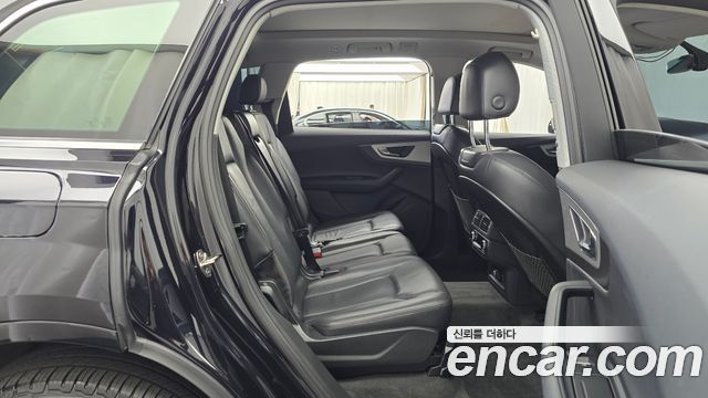 Audi Q7 2019 — photo 17