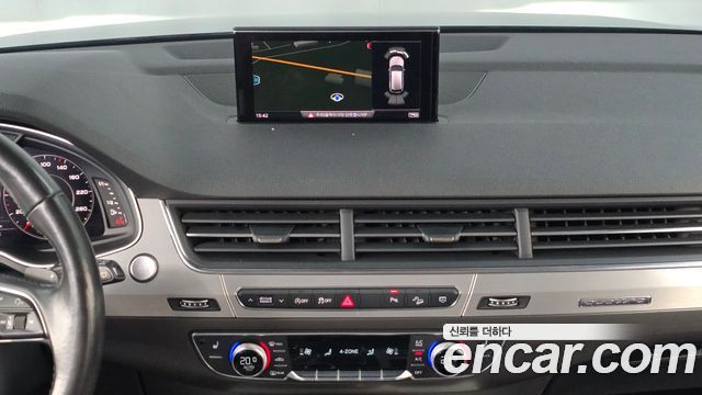 Audi Q7 2019 — photo 18