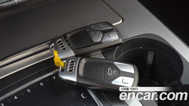 Audi Q7 2019 — photo 21