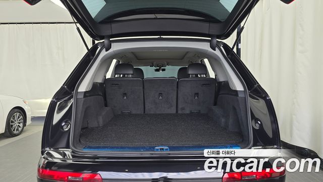 Audi Q7 2019 — photo 24