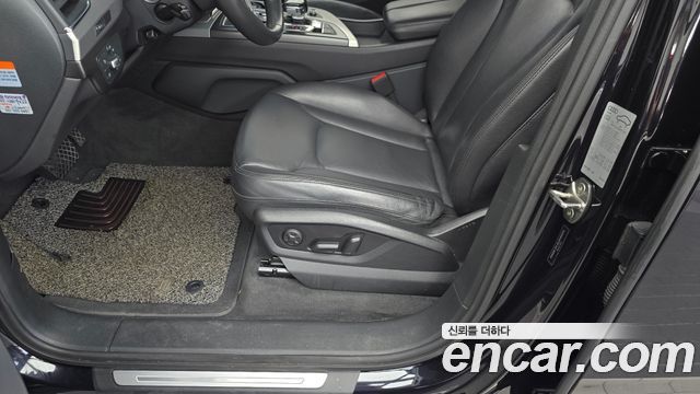 Audi Q7 2019 — photo 25