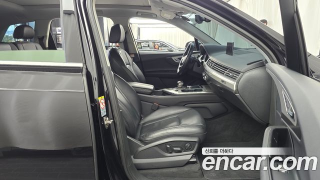 Audi Q7 2019 — photo 16