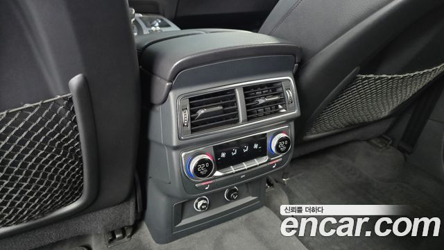 Audi Q7 2019 — photo 31