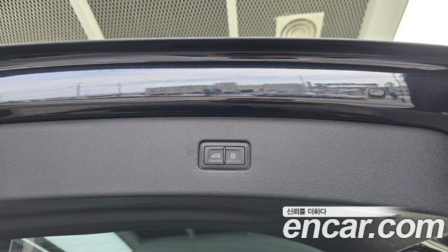 Audi Q7 2019 — photo 32
