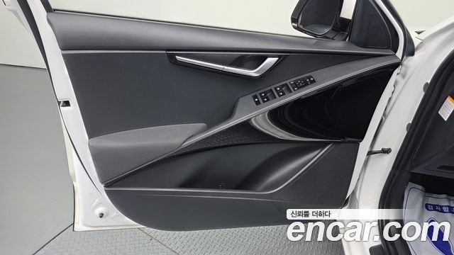 Kia Niro 2023 — photo 14