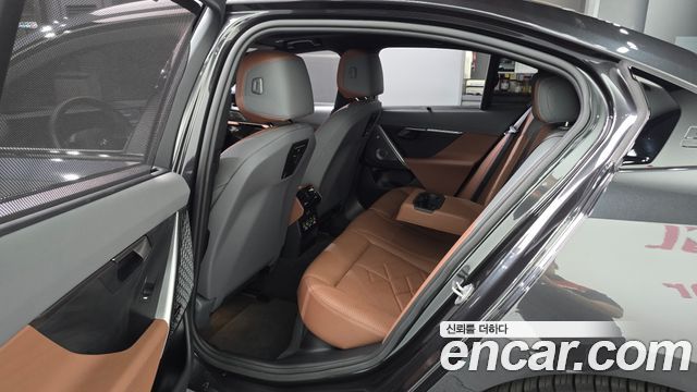 BMW i5 2024 — photo 11