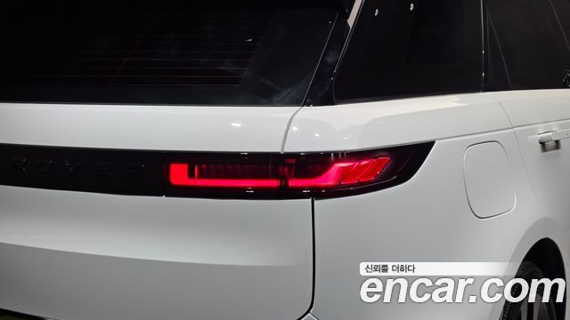 Land Rover Range Rover Sport 2025 — photo 9