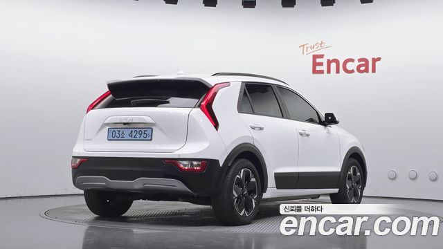 Kia Niro 2023 — photo 2