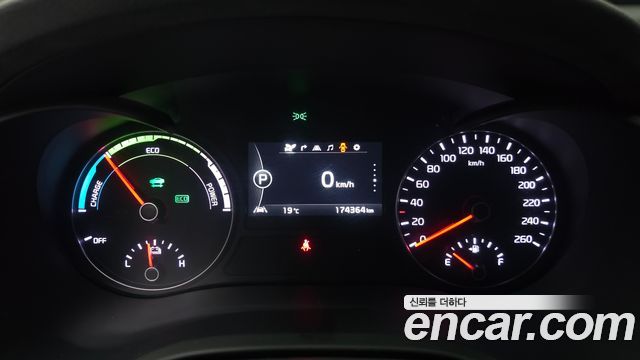 Kia K5 2018 — photo 11