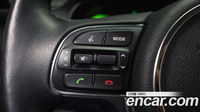 Kia K5 2018 — photo 27