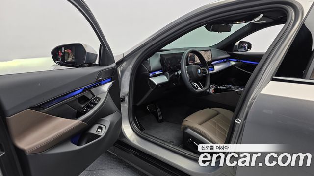 BMW 5-Series 2026 — photo 13
