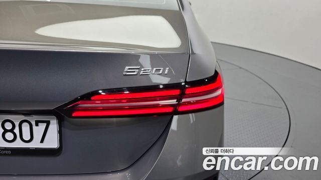 BMW 5-Series 2026 — photo 9