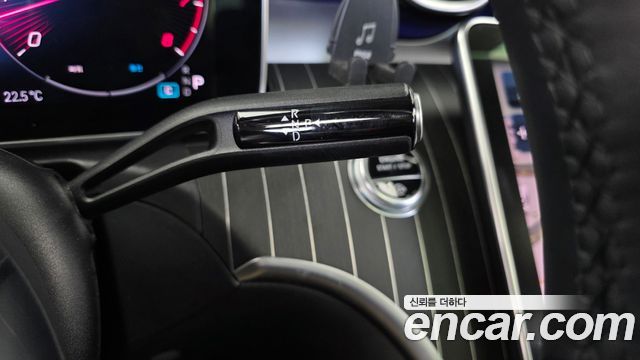 Mercedes-Benz C-Class 2024 — photo 12