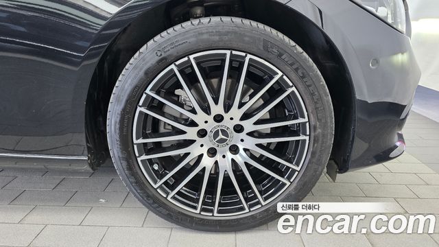 Mercedes-Benz C-Class 2024 — photo 7
