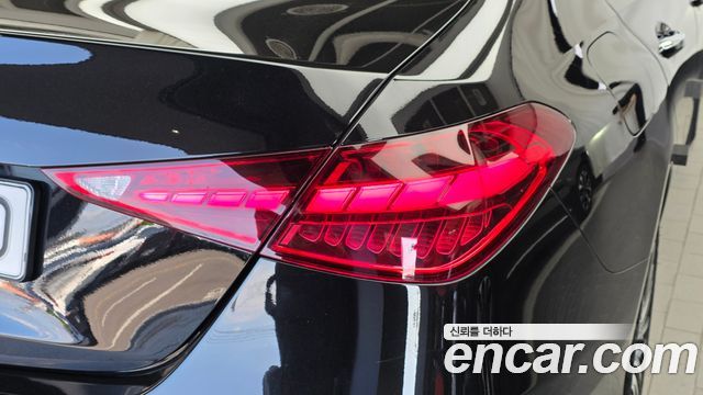 Mercedes-Benz C-Class 2024 — photo 9