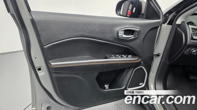 Jeep Compass 2020 — photo 14