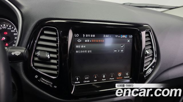 Jeep Compass 2020 — photo 28