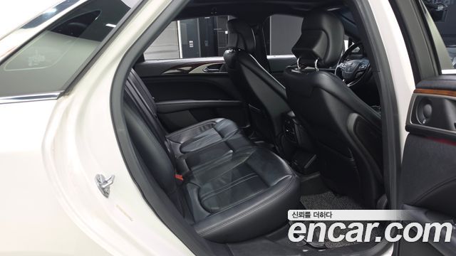 Lincoln MKZ 2018 — photo 12