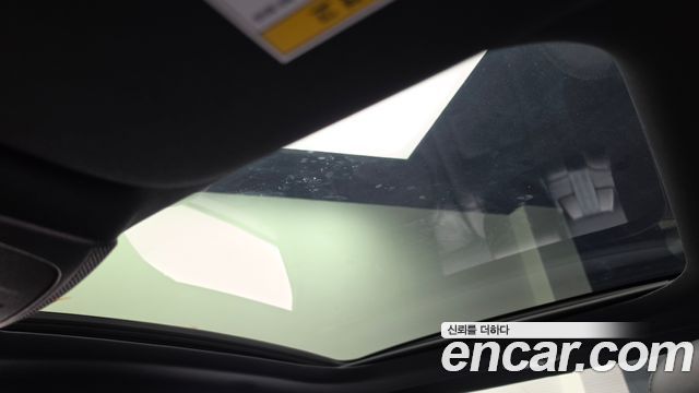 Lincoln MKZ 2018 — photo 18
