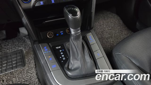 Hyundai AVANTE 2016 — photo 12